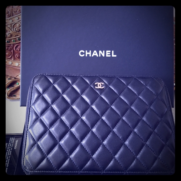 CHANEL-Matelasse Women's Leather Clutch - Picture 1 of 6